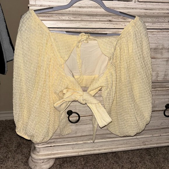 Pastel Yellow Crop top with open back! - Picture 2 of 3